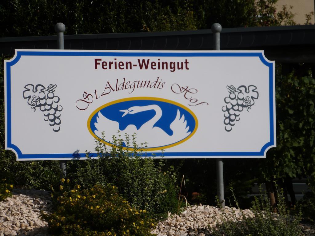 Wein- Und Gaestehaus St. Aldegundishof Санкт-Альдегунд Экстерьер фото