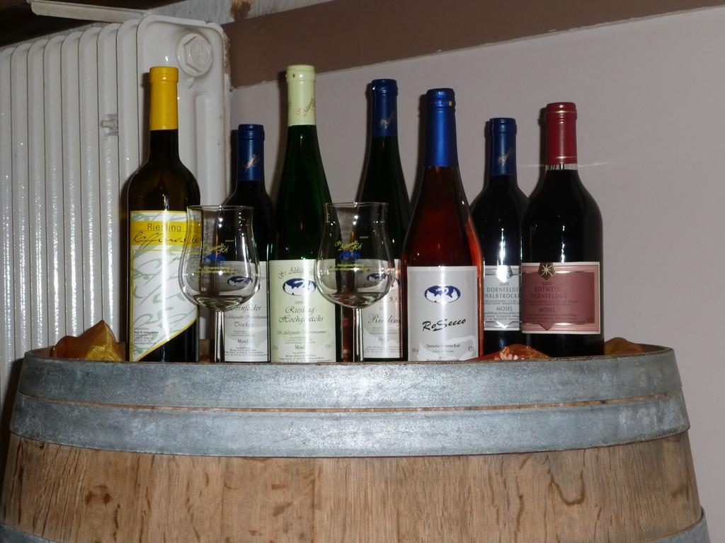 Wein- Und Gaestehaus St. Aldegundishof Санкт-Альдегунд Экстерьер фото